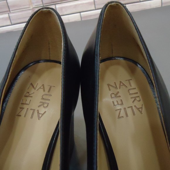 Naturalizer Black Heels Classic Design - Picture 8 of 15